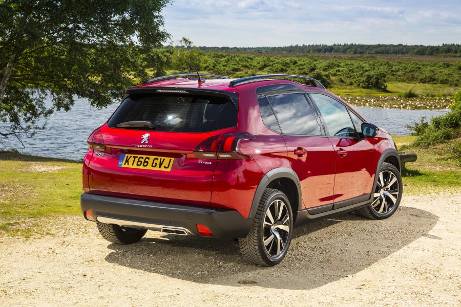  Peugeot 2008 GT Line 2016 года  (UK) (фото 4 из 12)